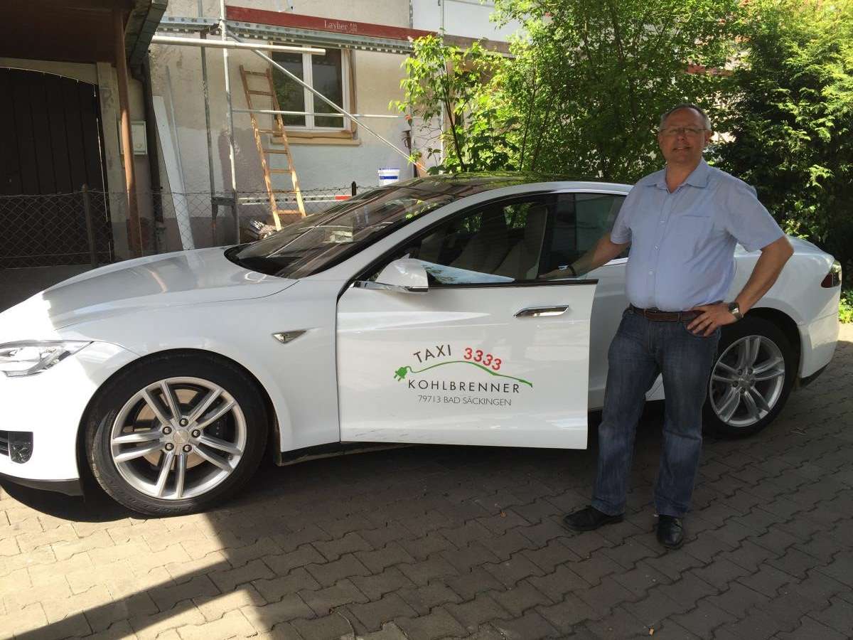 2016-05-21-taxi-news-tesla-taxi-bad-saeckingen-0